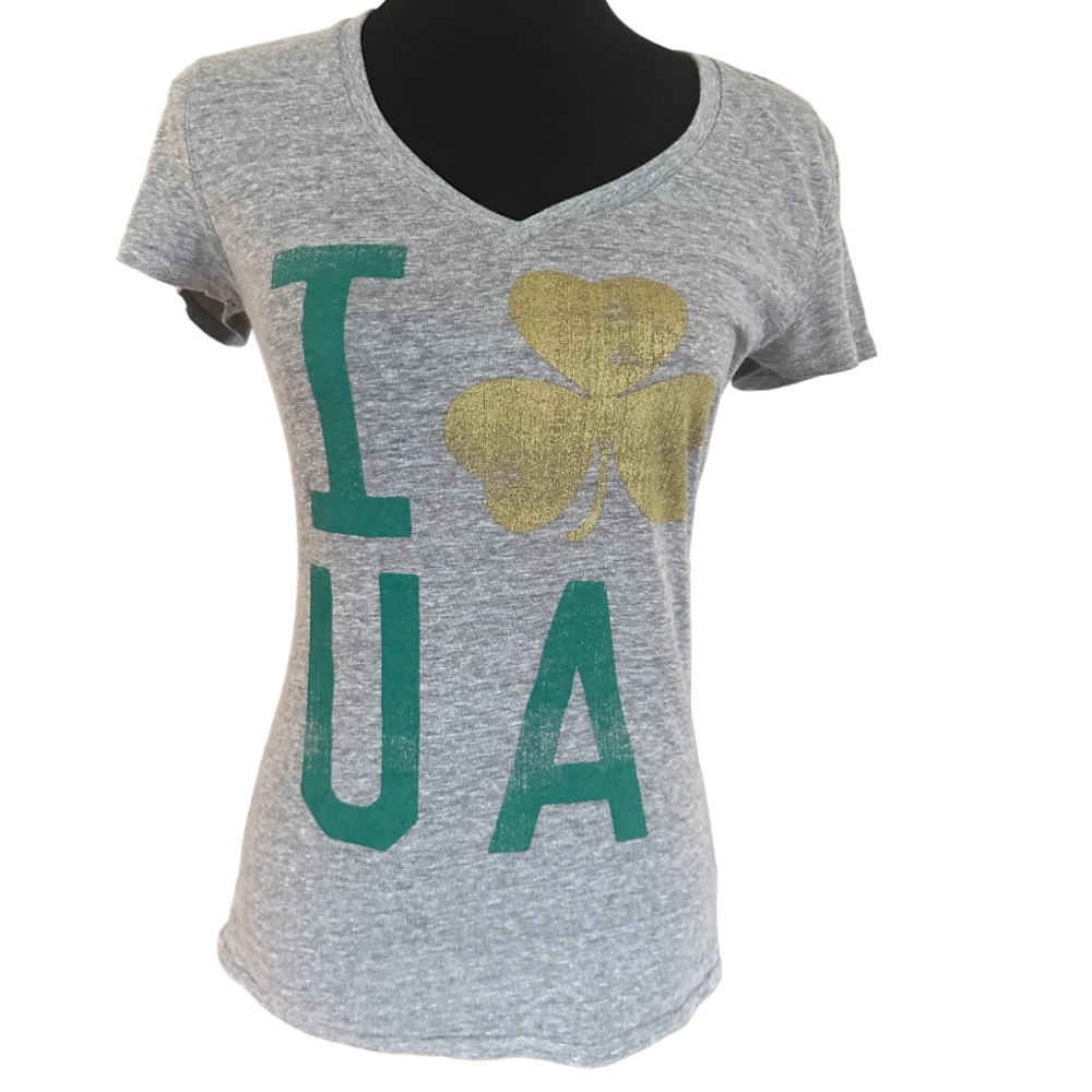 Under Armour Gray T-shirt with Gold Shamrock Size Small